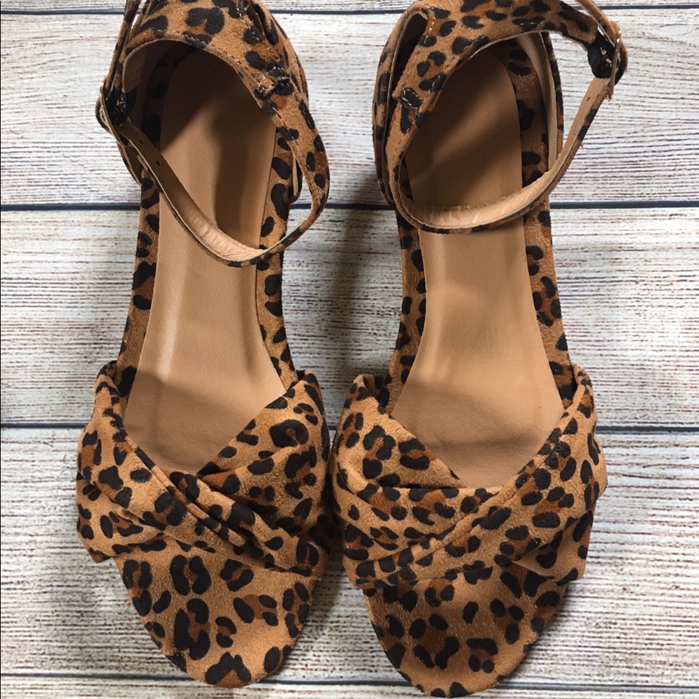 NEW leopard 🐆 sandals